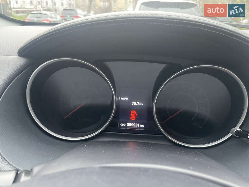 Позашляховик / Кросовер Mitsubishi Outlander 2011 в Львові