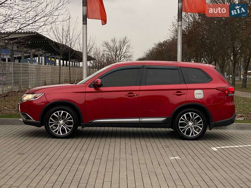 Позашляховик / Кросовер Mitsubishi Outlander 2015 в Дніпрі