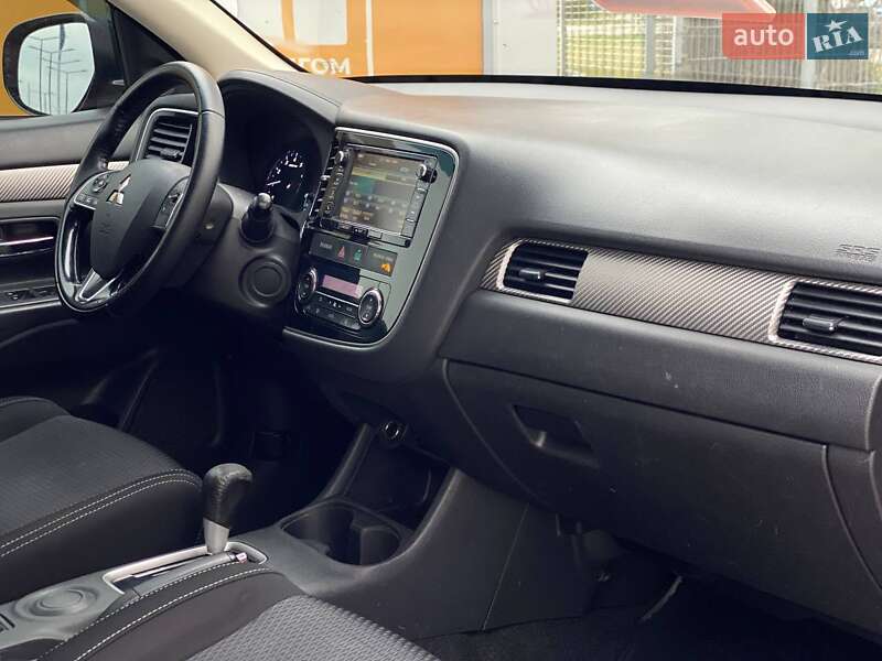 Позашляховик / Кросовер Mitsubishi Outlander 2015 в Дніпрі