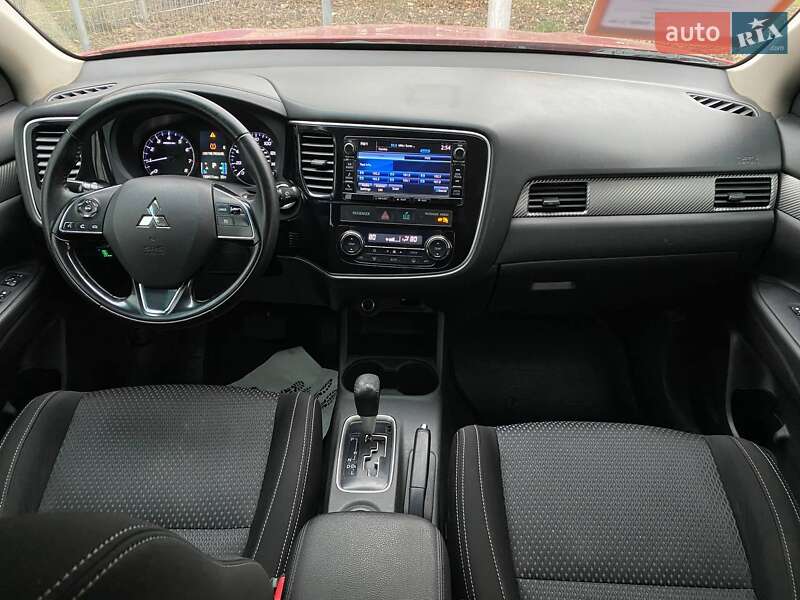 Позашляховик / Кросовер Mitsubishi Outlander 2015 в Дніпрі