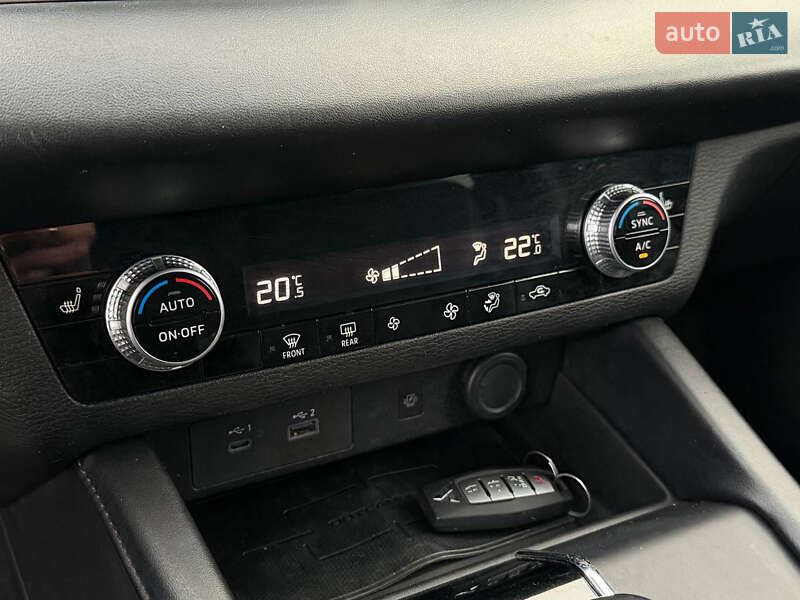 Позашляховик / Кросовер Mitsubishi Outlander 2021 в Харкові