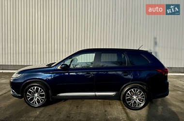 Позашляховик / Кросовер Mitsubishi Outlander 2016 в Чернівцях