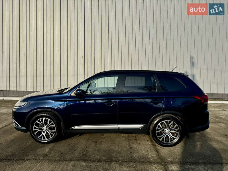 Позашляховик / Кросовер Mitsubishi Outlander 2016 в Чернівцях