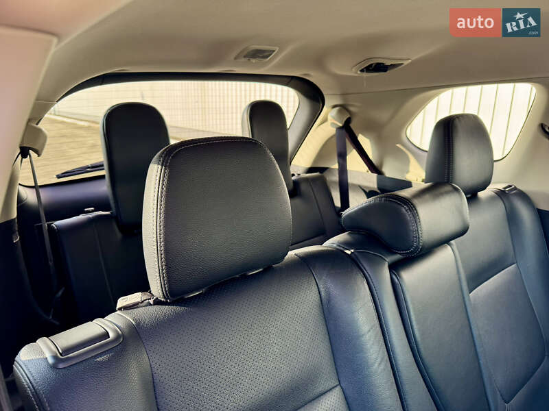 Позашляховик / Кросовер Mitsubishi Outlander 2016 в Чернівцях