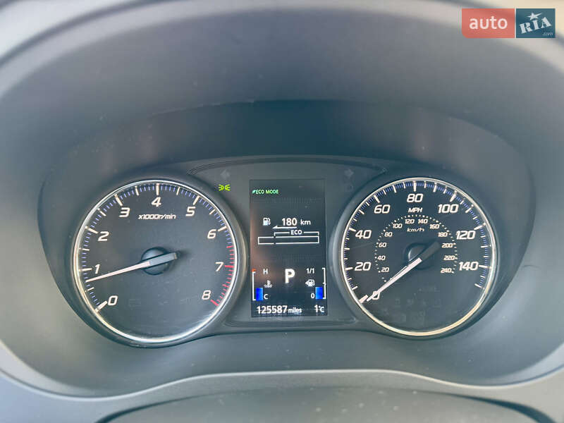 Позашляховик / Кросовер Mitsubishi Outlander 2016 в Чернівцях