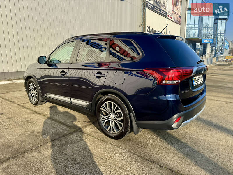Позашляховик / Кросовер Mitsubishi Outlander 2016 в Чернівцях