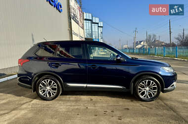 Позашляховик / Кросовер Mitsubishi Outlander 2016 в Чернівцях