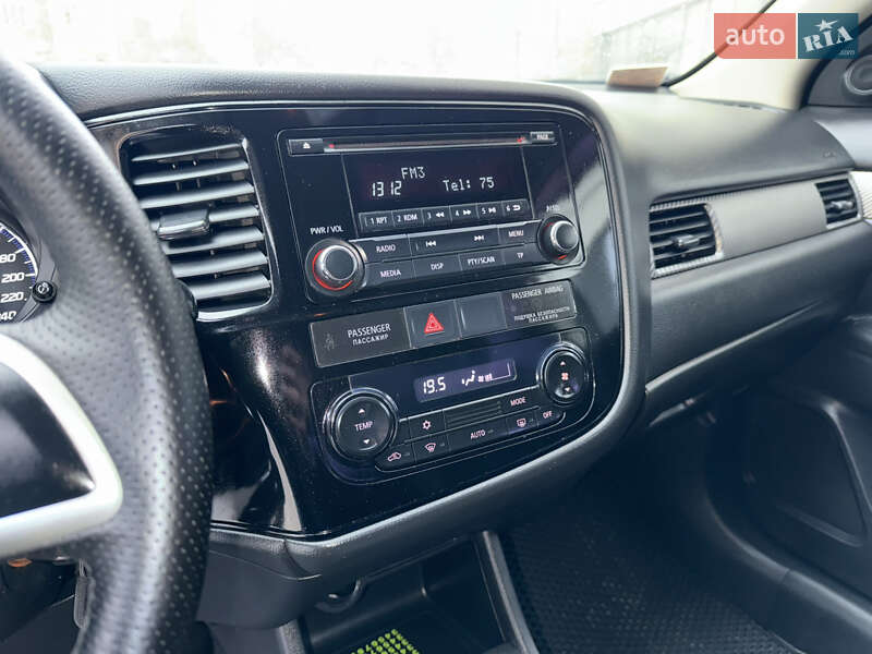 Позашляховик / Кросовер Mitsubishi Outlander 2014 в Івано-Франківську фото 41 Позашляховик / Кросовер Mitsubishi Outlander 2014 в Івано-Франківську