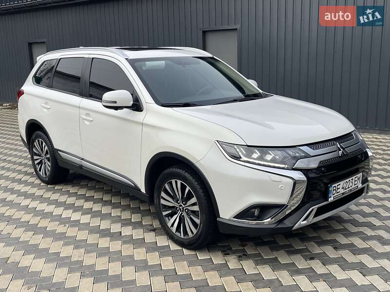 Позашляховик / Кросовер Mitsubishi Outlander 2018 в Миколаєві