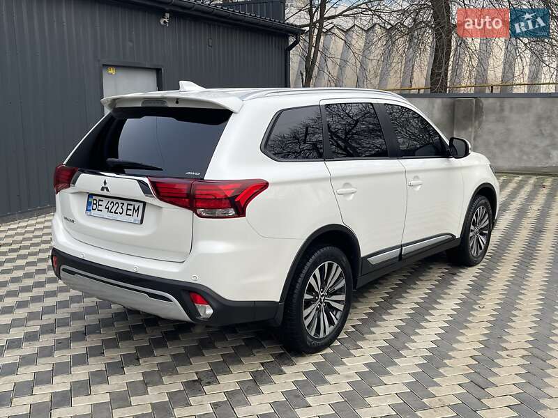 Позашляховик / Кросовер Mitsubishi Outlander 2018 в Миколаєві