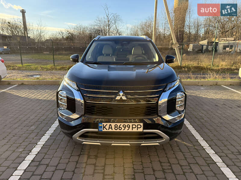 Mitsubishi Outlander 2021