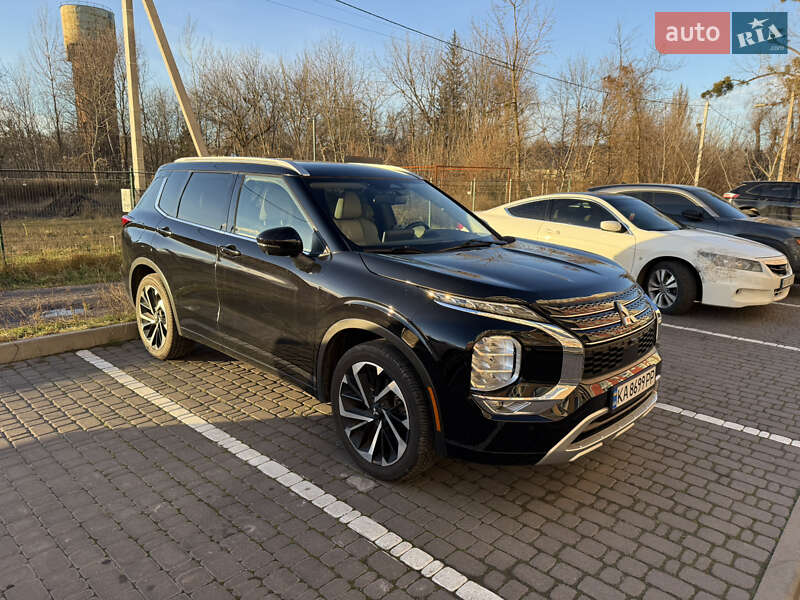 Внедорожник / Кроссовер Mitsubishi Outlander 2021 в Киеве