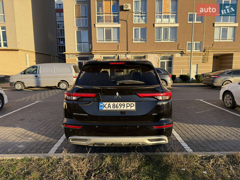 Внедорожник / Кроссовер Mitsubishi Outlander 2021 в Киеве