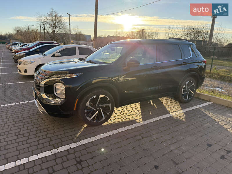 Внедорожник / Кроссовер Mitsubishi Outlander 2021 в Киеве