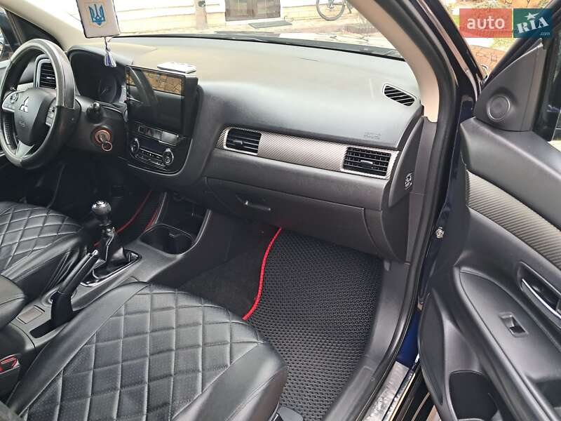 Позашляховик / Кросовер Mitsubishi Outlander 2013 в Могилів-Подільському