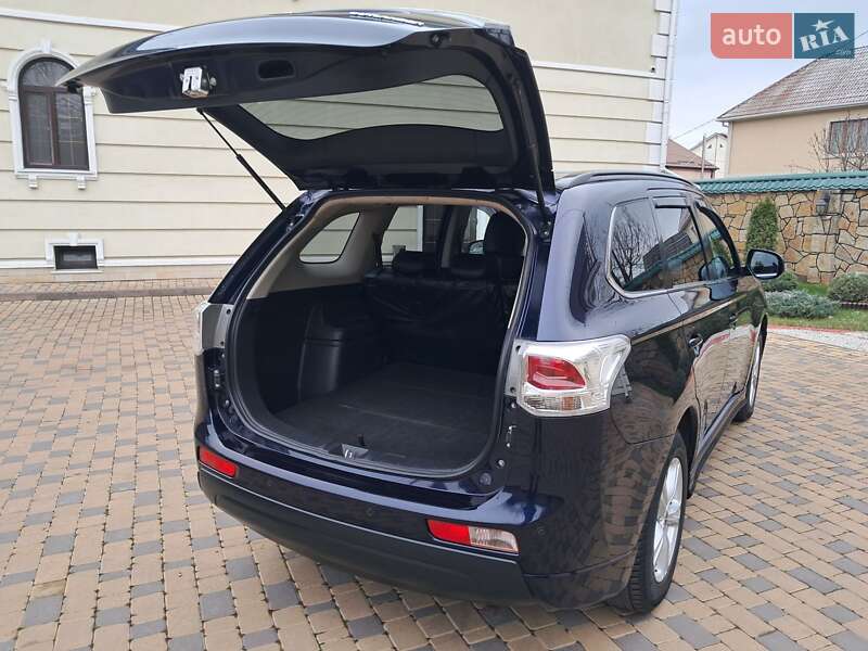 Позашляховик / Кросовер Mitsubishi Outlander 2013 в Могилів-Подільському