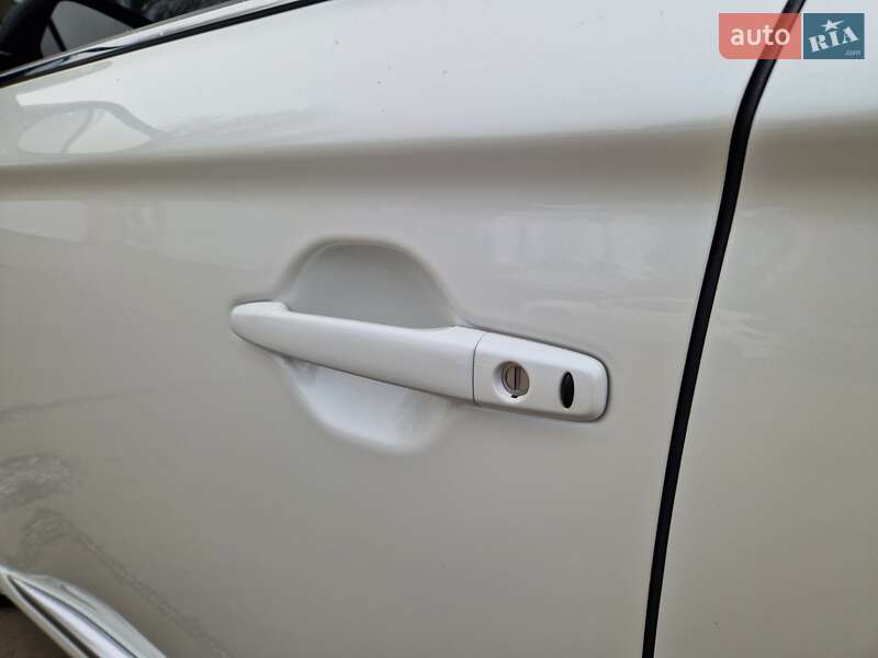 Позашляховик / Кросовер Mitsubishi Outlander 2020 в Дніпрі