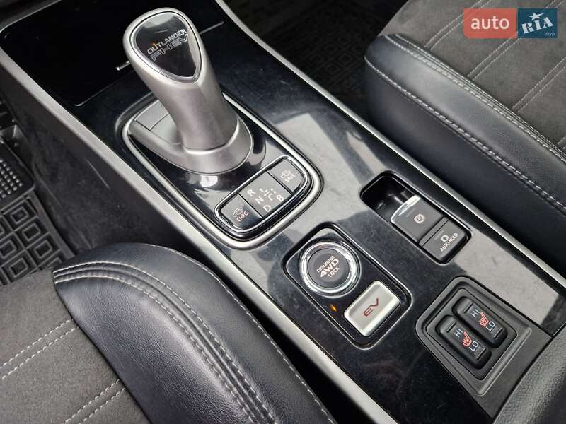 Позашляховик / Кросовер Mitsubishi Outlander 2020 в Дніпрі