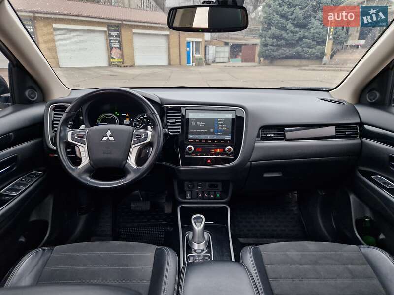 Позашляховик / Кросовер Mitsubishi Outlander 2020 в Дніпрі