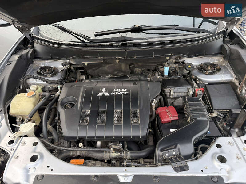 Внедорожник / Кроссовер Mitsubishi Outlander 2012 в Черновцах