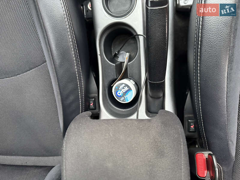 Внедорожник / Кроссовер Mitsubishi Outlander 2012 в Черновцах