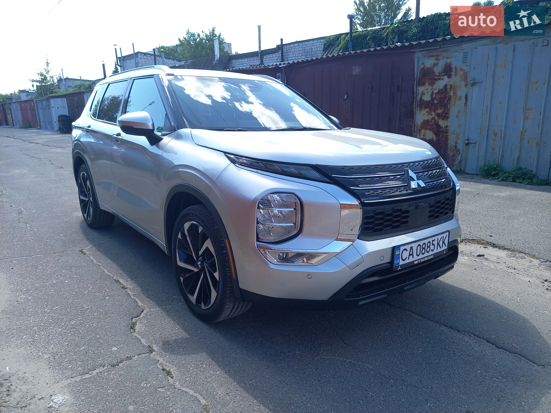 2022 Mitsubishi Outlander - фото 1