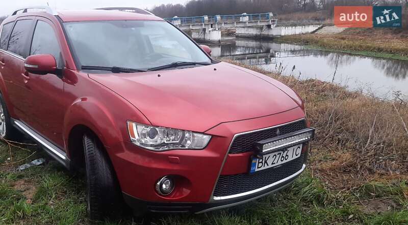 Внедорожник / Кроссовер Mitsubishi Outlander 2009 в Дубно