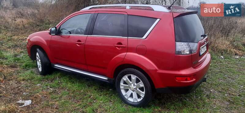 Внедорожник / Кроссовер Mitsubishi Outlander 2009 в Дубно