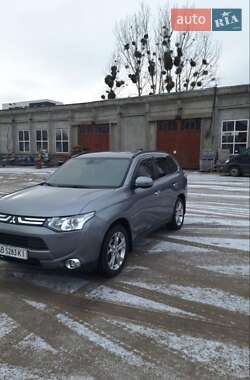 Внедорожник / Кроссовер Mitsubishi Outlander 2013 в Хмельнике