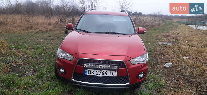 Внедорожник / Кроссовер Mitsubishi Outlander 2009 в Дубно