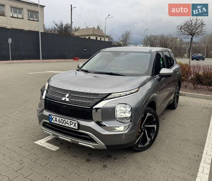 Позашляховик / Кросовер Mitsubishi Outlander 2021 в Києві