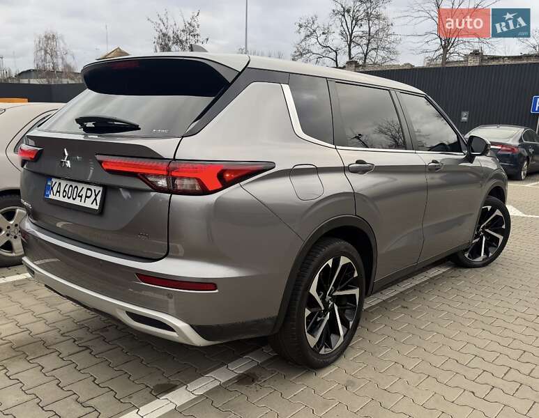 Позашляховик / Кросовер Mitsubishi Outlander 2021 в Києві