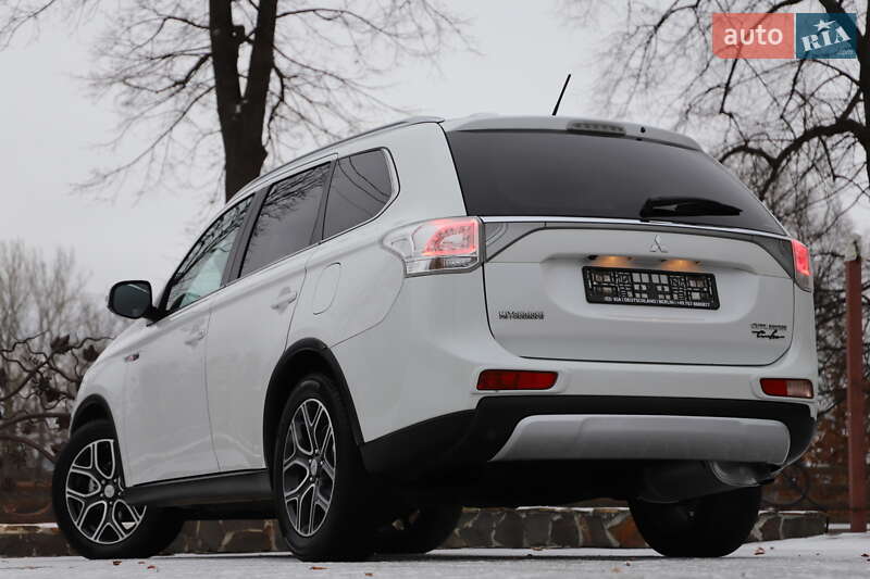 Позашляховик / Кросовер Mitsubishi Outlander 2015 в Трускавці фото 32 Позашляховик / Кросовер Mitsubishi Outlander 2015 в Трускавці
