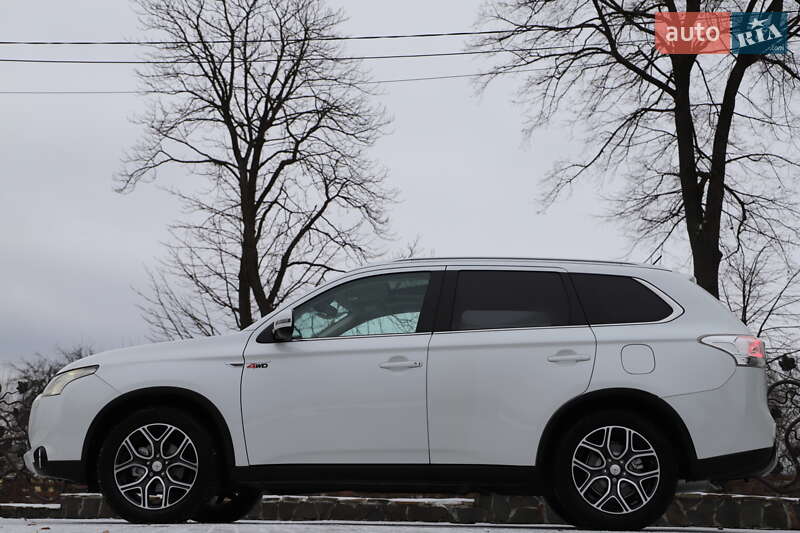 Позашляховик / Кросовер Mitsubishi Outlander 2015 в Трускавці фото 46 Позашляховик / Кросовер Mitsubishi Outlander 2015 в Трускавці