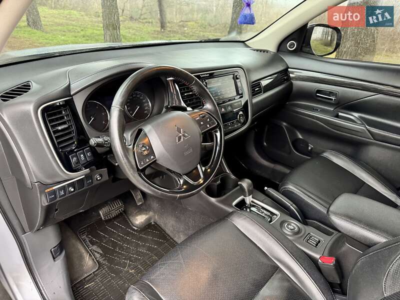 Внедорожник / Кроссовер Mitsubishi Outlander 2015 в Киеве