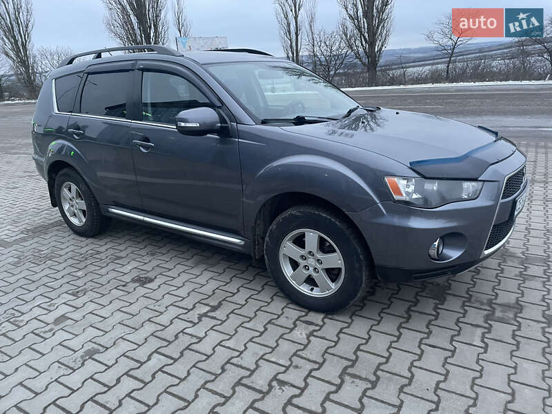 Позашляховик / Кросовер Mitsubishi Outlander 2011 в Кельменцях