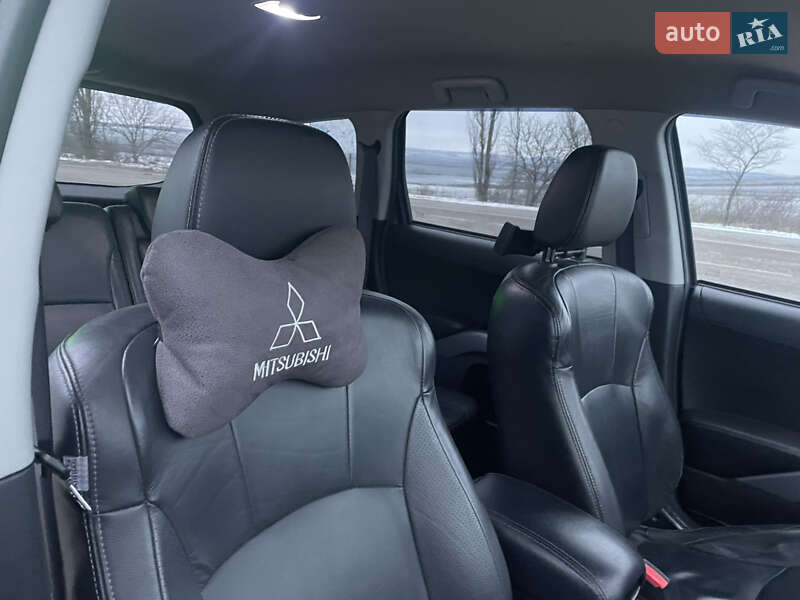 Позашляховик / Кросовер Mitsubishi Outlander 2011 в Кельменцях