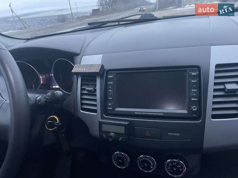 Позашляховик / Кросовер Mitsubishi Outlander 2011 в Кельменцях