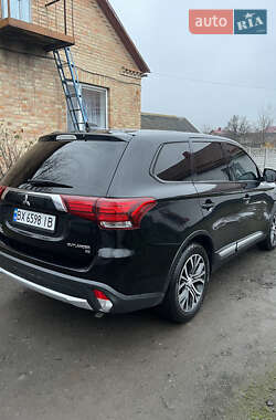 Позашляховик / Кросовер Mitsubishi Outlander 2017 в Нетішині