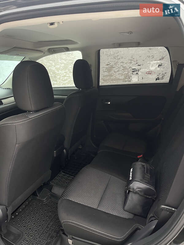 Внедорожник / Кроссовер Mitsubishi Outlander 2017 в Нетешине