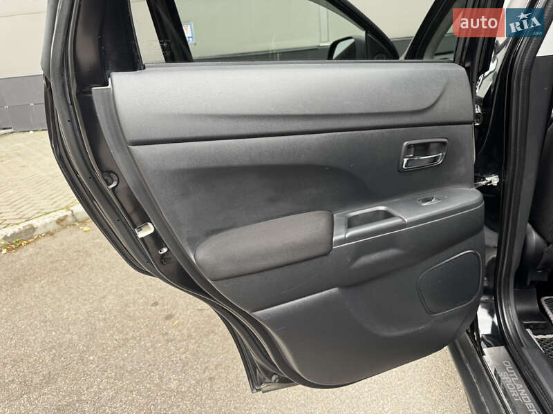 Позашляховик / Кросовер Mitsubishi Outlander 2019 в Києві фото 14 Позашляховик / Кросовер Mitsubishi Outlander 2019 в Києві