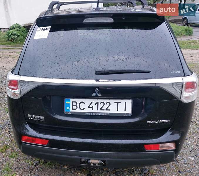 Позашляховик / Кросовер Mitsubishi Outlander 2012 в Нетішині