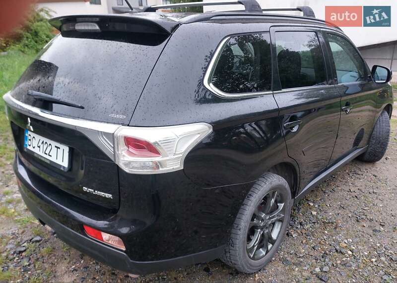 Позашляховик / Кросовер Mitsubishi Outlander 2012 в Нетішині