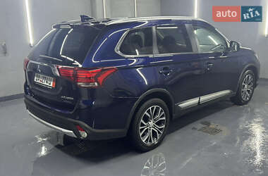 Внедорожник / Кроссовер Mitsubishi Outlander 2017 в Киеве