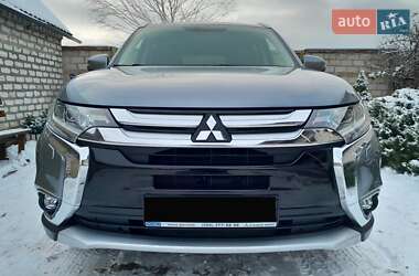 Внедорожник / Кроссовер Mitsubishi Outlander 2017 в Змиеве