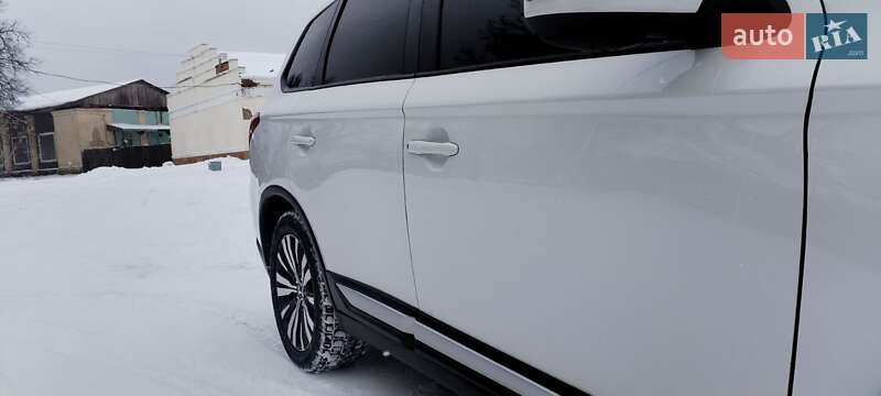 Позашляховик / Кросовер Mitsubishi Outlander 2018 в Шостці