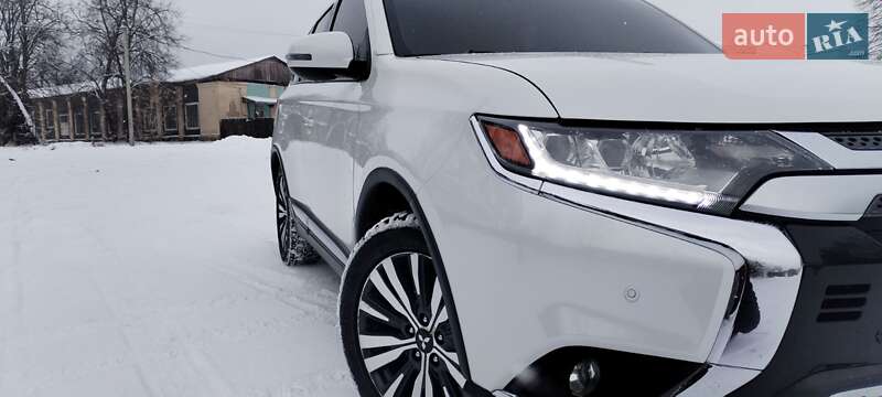 Позашляховик / Кросовер Mitsubishi Outlander 2018 в Шостці