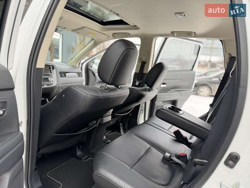 Позашляховик / Кросовер Mitsubishi Outlander 2013 в Трускавці