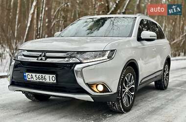 Позашляховик / Кросовер Mitsubishi Outlander 2015 в Києві
