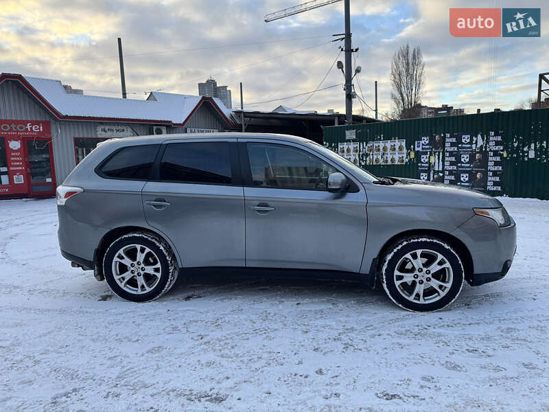 Позашляховик / Кросовер Mitsubishi Outlander 2013 в Попільні